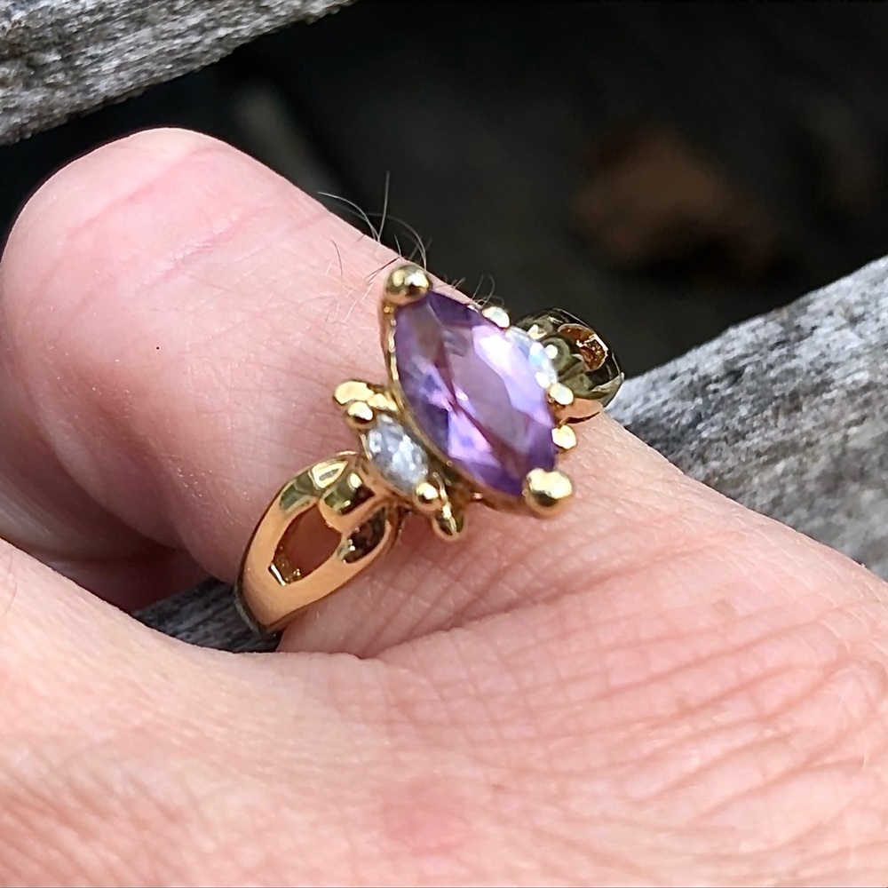 - Vintage Amethyst Gold Ring SZ 7! EUC!